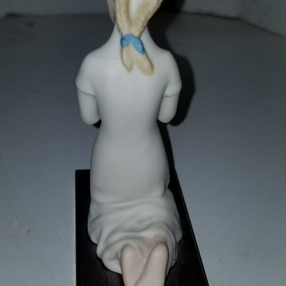 First Flight Cybis Girl With Blue Bird Kneeling 1963  by Patricia Eakins VT - Picture 8 of 13